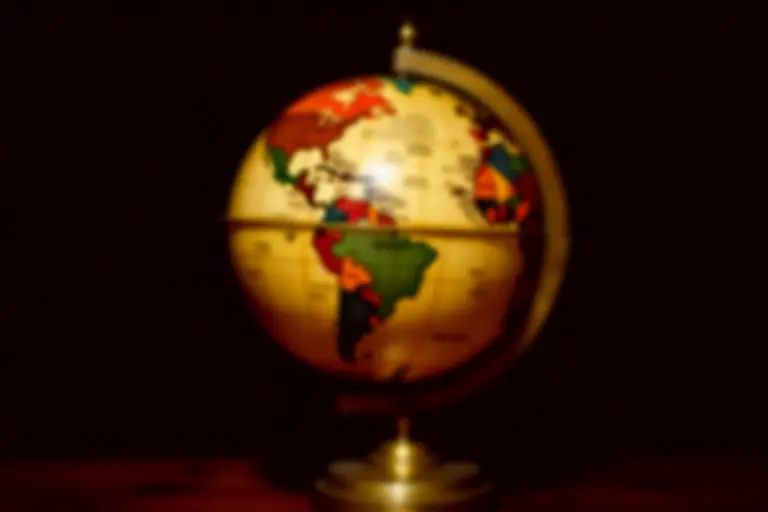 Globe showing scattered independent nations without Commonwealth connections