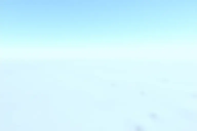 Vast empty Antarctic ice plateau