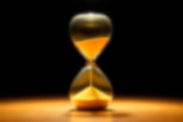 Hourglass with sand flowing in both directions